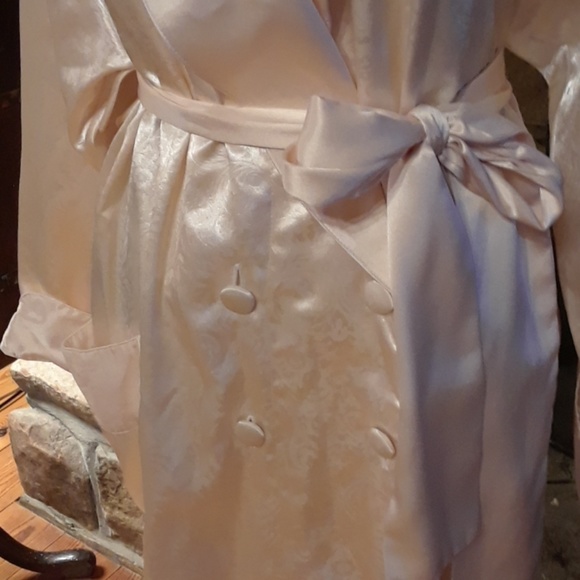 Vintage Victoria's Secret robe - Picture 3 of 8
